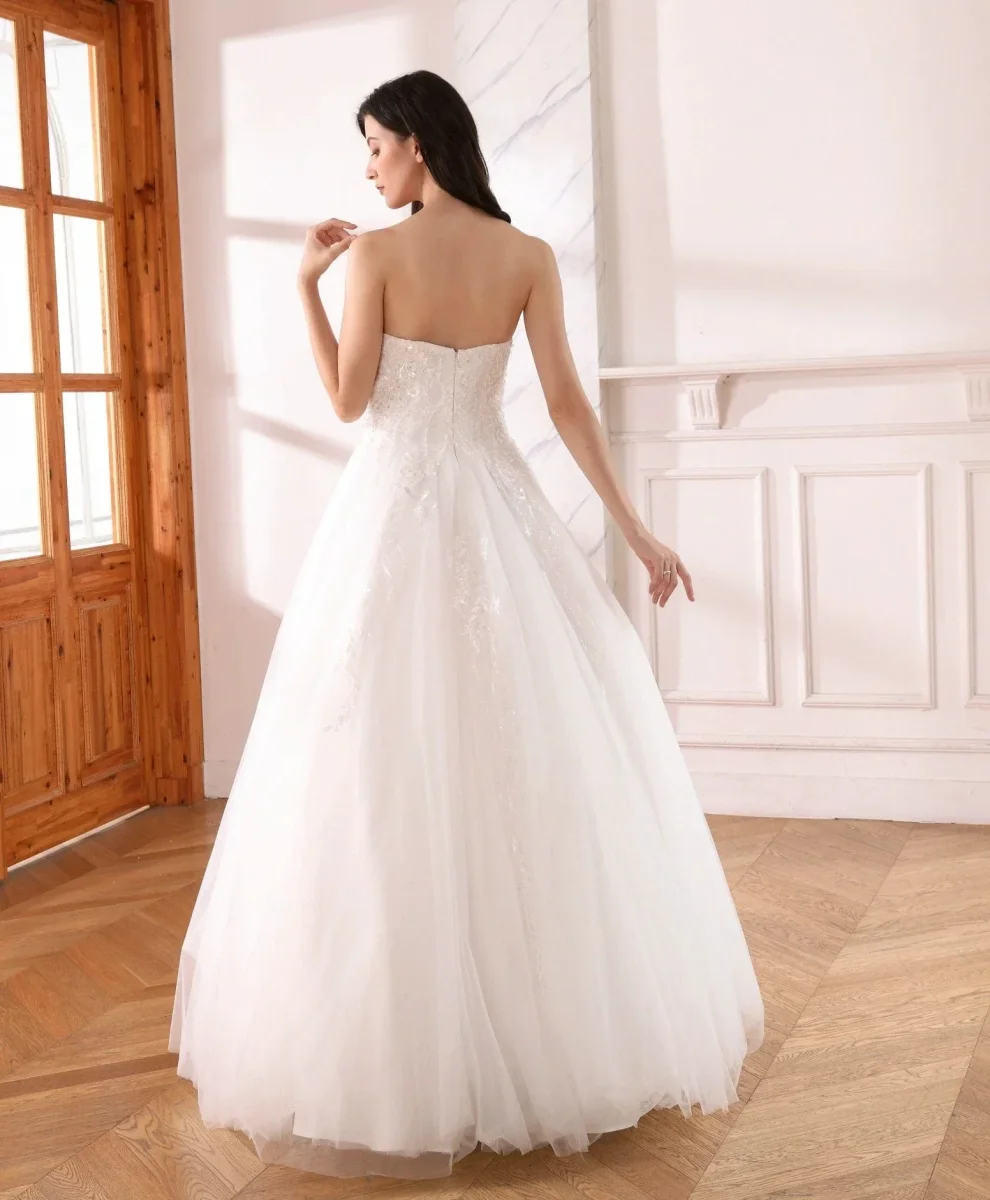Robe de mariée bustier et jupe évasée – Image 3